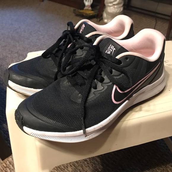Nike Other - 3.5Y Nike starrunners black pink and white athletic sneakers